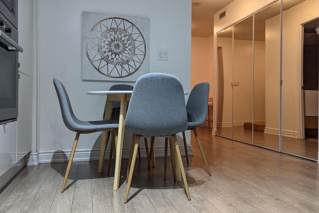 Lovely 2 Bed Condo In Downtown Toronto Exterior foto